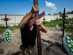 Kuburan Massal Ditemukan di Izium Setelah Pasukan Rusia Dipukul Mundur