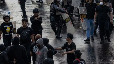 Martabat yang Ditonton: Spektakel Stadion dan Perang Ruang Publik Indonesia